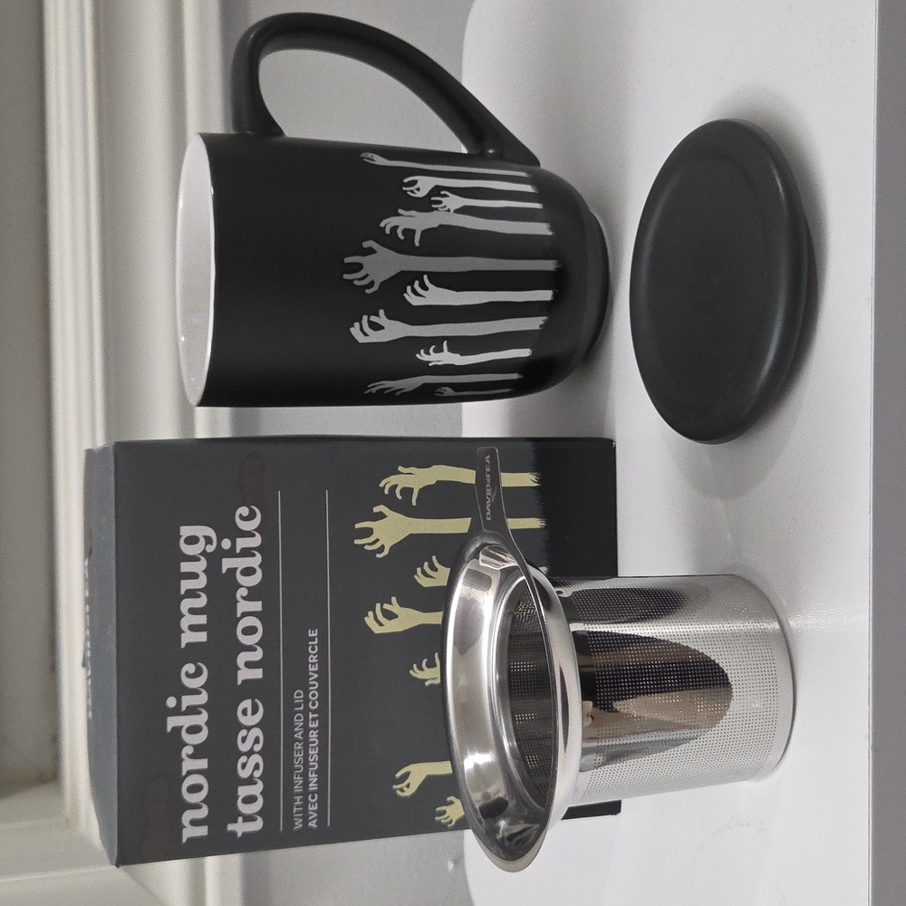 NIB Davidstea Halloween GRAVEYARD HANDS GLOW IN THE DARK Nordic Mug Davids Tea